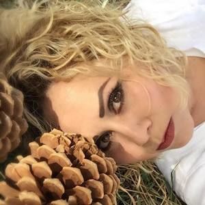 Meet your Posher, Alma